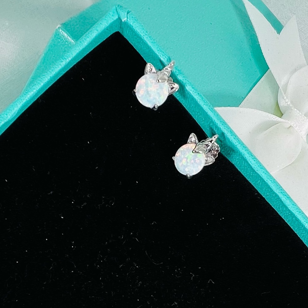 Delicate Tiny Unicorn Child Teen Minimalist Small Stud Earrings New in box